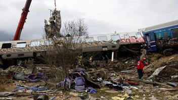 ΕΛ.ΑΣ: Συνολικά ταυτοποιήθηκαν 56 νεκροί στο σιδηροδρομικό δυστύχημα στα Τέμπη