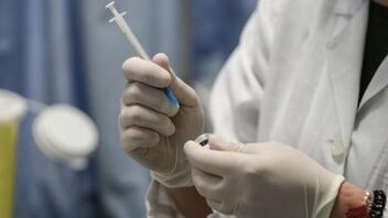 Μαγιορκίνης: Ποιοι πρέπει να εμβολιαστούν με το επικαιροποιημένο εμβόλιο
