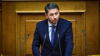 Ανδρουλάκης στη Βουλή: Βολές κατά της κυβέρνησης για συγκάλυψη των ευθυνών στα Τέμπη