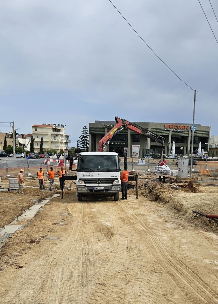 Στο έργο ανάπλασης του κόμβου Τζωράκη ο Δήμαρχος Μαλεβιζίου - Φωτογραφίες