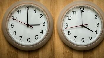 Αλλαγή ώρας: Tην Κυριακή γυρίζουμε τα ρολόγια μία ώρα μπροστά