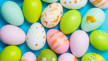 Ο εναλλακτικός τρόπος να βάψεις φέτος τα πασχαλινά αυγά 