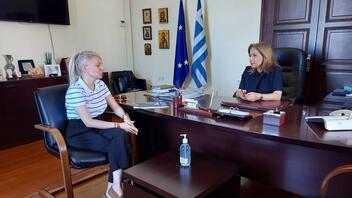 Με την εκπρόσωπο του ΔΟΜ στην Κρήτη συναντήθηκε η συντονίστρια της Αποκεντρωμένης Διοίκησης