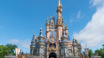 Ο γύρος 12 Disneyland ανά τον κόσμο έναντι... 110.000 δολαρίων