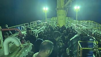 Στην Ηγουμενίτσα οι 56 μετανάστες που διασώθηκαν ανοιχτά της Κεφαλονιάς - Δείτε βίντεο
