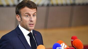 Αντιμέτωπη με δύο προτάσεις μομφής σήμερα η γαλλική κυβέρνηση 