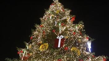 Η φωταγώγηση του χριστουγεννιάτικου δένδρου στο Σύνταγμα