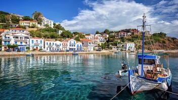 Γάλλοι τουρίστες: Ελλάδα και Ισπανία οι πιο δημοφιλείς προορισμοί τους