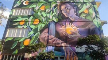 Χαλάνδρι: Εκπληκτικό και γεμάτο συμβολισμούς γκράφιτι σε Λύκειο