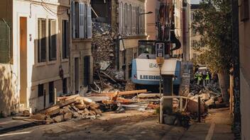 Μασσαλία: Φόβοι ότι 8 άνθρωποι εγκλωβίστηκαν στα ερείπια των κτιρίων που κατέρρευσαν 