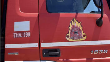 Θεσσαλονίκη: Συναγερμός στην πυροσβεστική για αυτοκίνητο που τυλίχθηκε στις φλόγες τα ξημερώματα