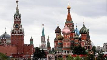 Στην "αντεπίθεση" το Κρεμλίνο μετά την κριτική Μακρόν