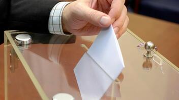 Ψήφος Απόδημων: Πέντε ερωταπαντήσεις για το προτεινόμενο νομοσχέδιο του ΥΠΕΣ