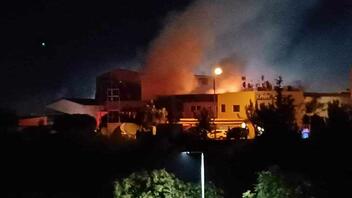 Πυρκαγιά στις εγκαταστάσεις εφημερίδας στη ΒΙΠΕ Ηρακλείου - Βίντεο