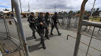 Κρατούμενοι σε φυλακές του Ισημερινού, πήραν ομήρους 90 φύλακες