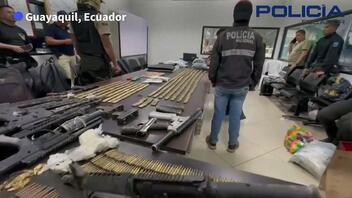 Όπλα, ναρκωτικά και χρήματα κρυμμένα στα γραφεία υπαλλήλων φυλακής στον Ισημερινό