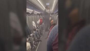 Μεξικό: Σμήνος κουνουπιών εισέβαλε σε αεροπλάνο - Βίντεο