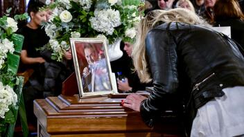 Βασίλης Καρράς: Ποιοι επώνυμοι έδωσαν το «παρών» στην κηδεία του