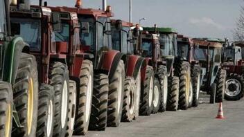 Αγρότες απέκλεισαν την εθνική οδό Τρικάλων - Λάρισας