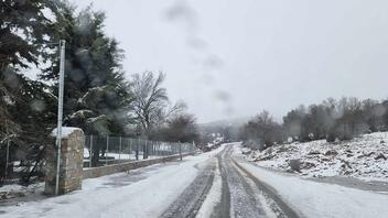 Συναγερμός για τον χιονιά: Κλειστά σχολεία και υποχρεωτικές αντιολισθητικές αλυσίδες