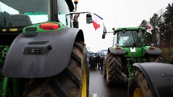 Σταματούν τα μπλόκα Γαλλία – Ικανοποιημένοι οι αγρότες από τα νέα μέτρα