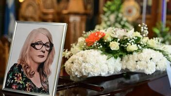 Άννα Παναγιωτοπούλου: Συγκίνηση στην κηδεία της ηθοποιού - Δείτε εικόνες