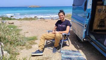 Ταξιδεύοντας σε όλα τα χωριά της Κρήτης με ένα βαν