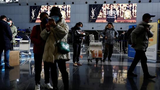 Η Κίνα αίρει την καραντίνα για τους ξένους ταξιδιώτες