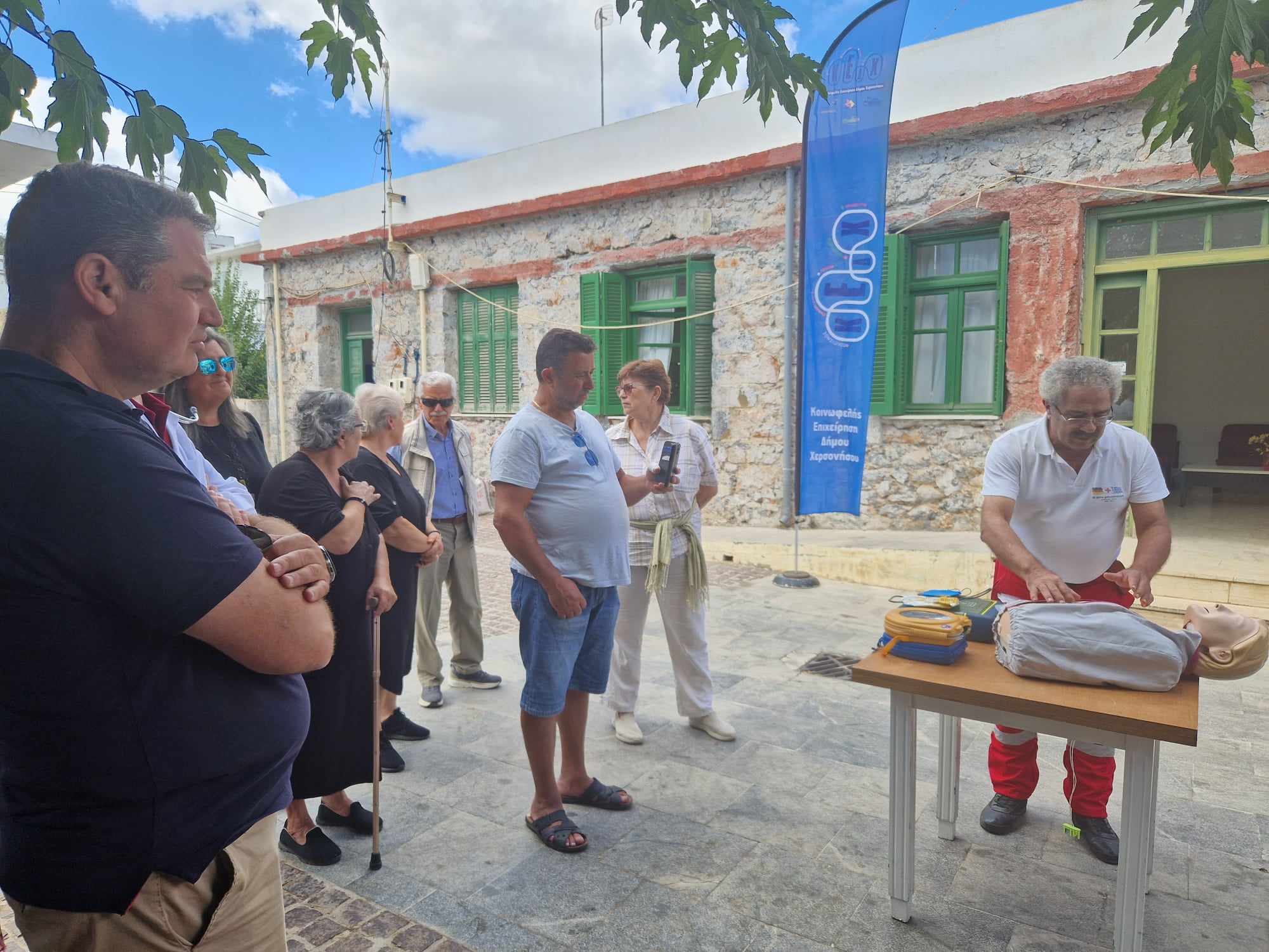 Αυτόματος εξωτερικός απινιδωτής στο Μοχό