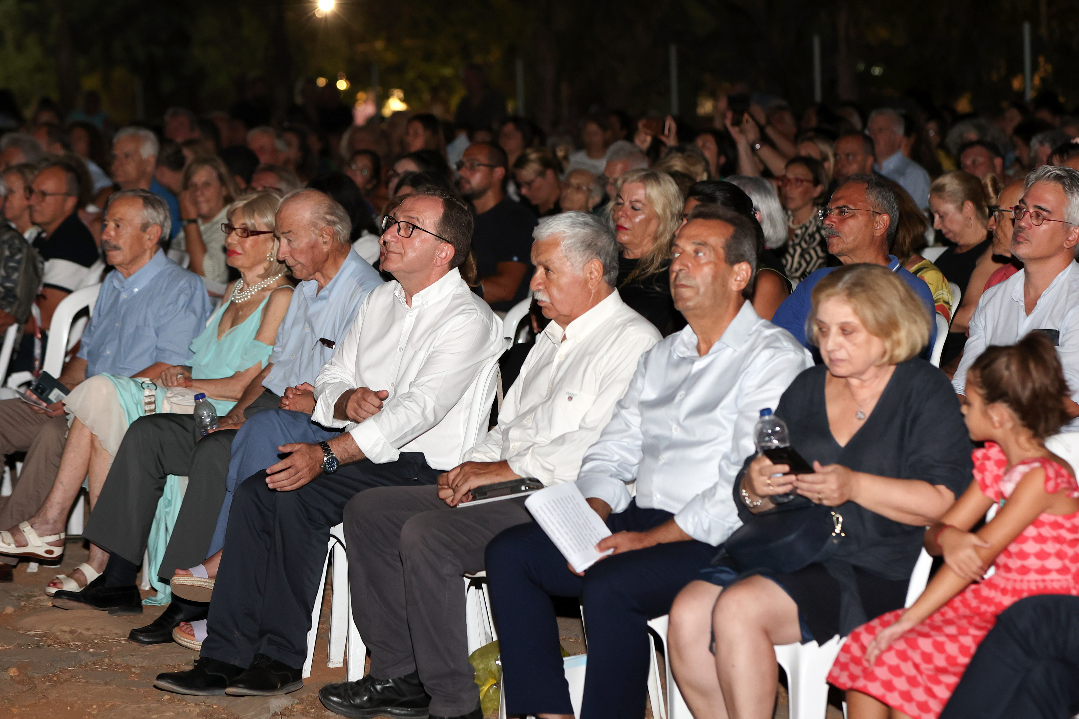 Πλήθος κόσμου στην επιτυχημένη συναυλία-συνδιοργανωση Περιφέρειας Κρήτης και Δήμου Χερσονήσου.