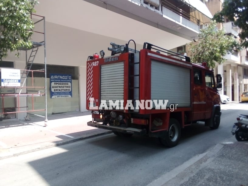 Απίστευτο τροχαίο με taxi στο κέντρο της Λαμίας