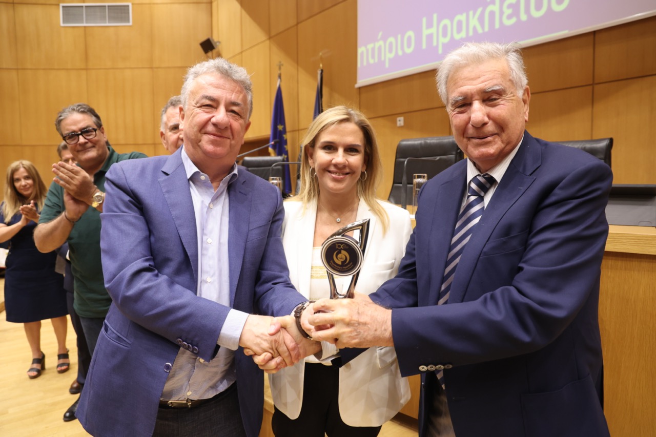 Αρναουτάκης: "Πυλώνας ανάπτυξης και προόδου για την Κρήτη το Επιμελητήριο Ηρακλείου - Η Περιφέρεια στηρίζει την τοπική επιχειρηματικότητα"