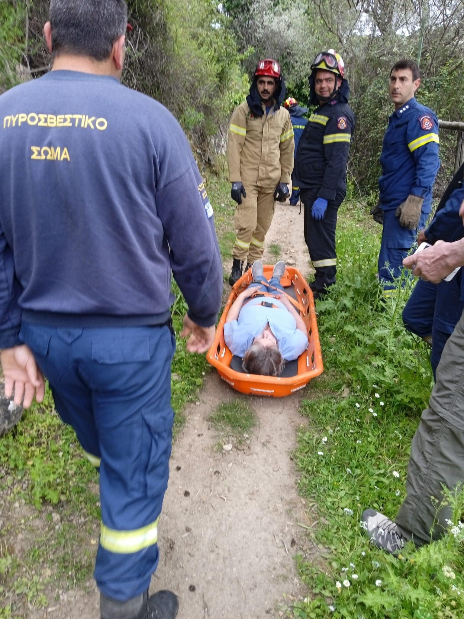 τουρίστρια ελεύθερνα περιπατήτρια ρέθυμνο