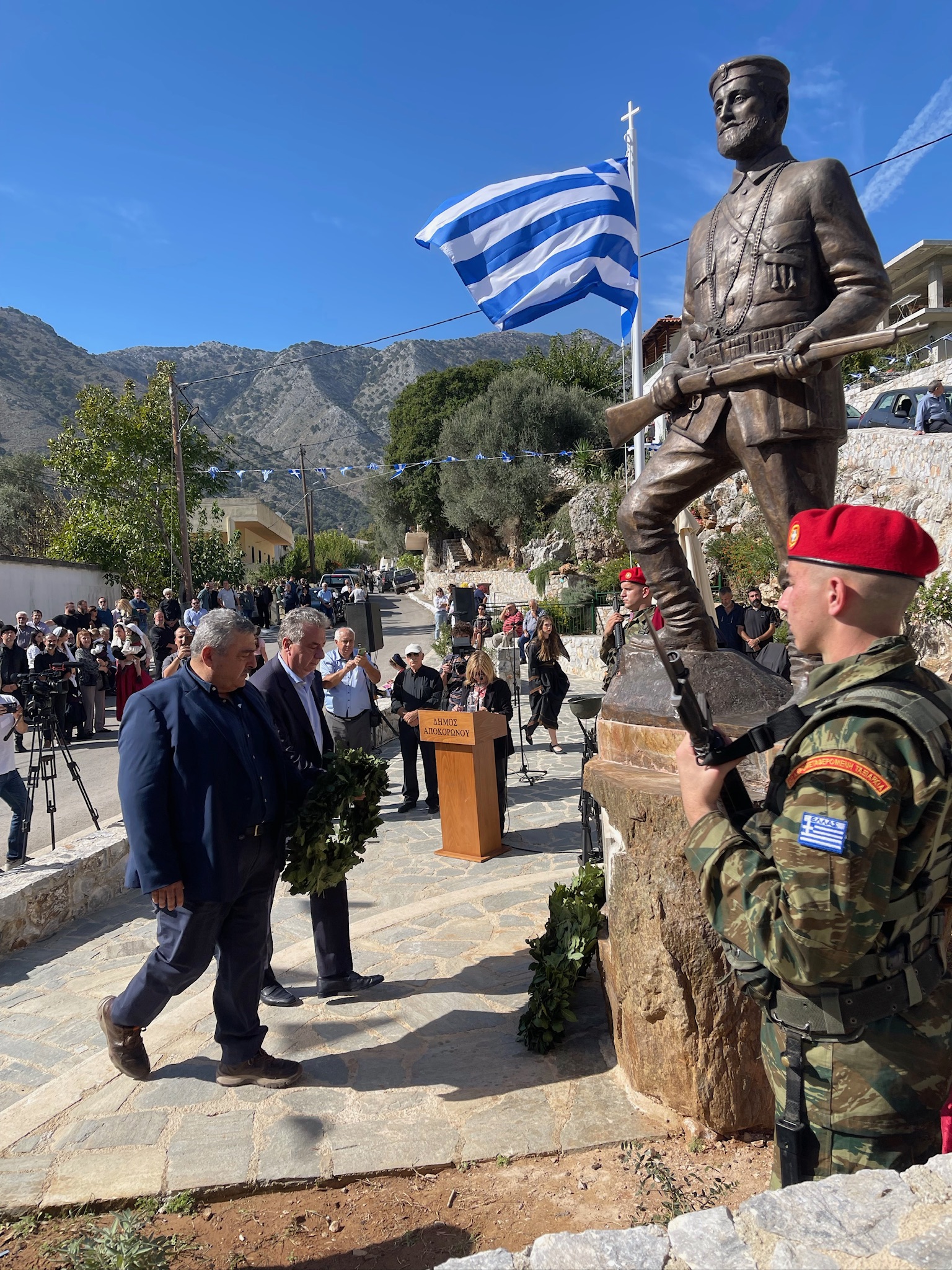 Αποκαλυπτήρια του Ανδριάντα του Οπλαρχηγού Μιχαήλ Μελαδάκη στην Ασή Γωνιά Χανίων