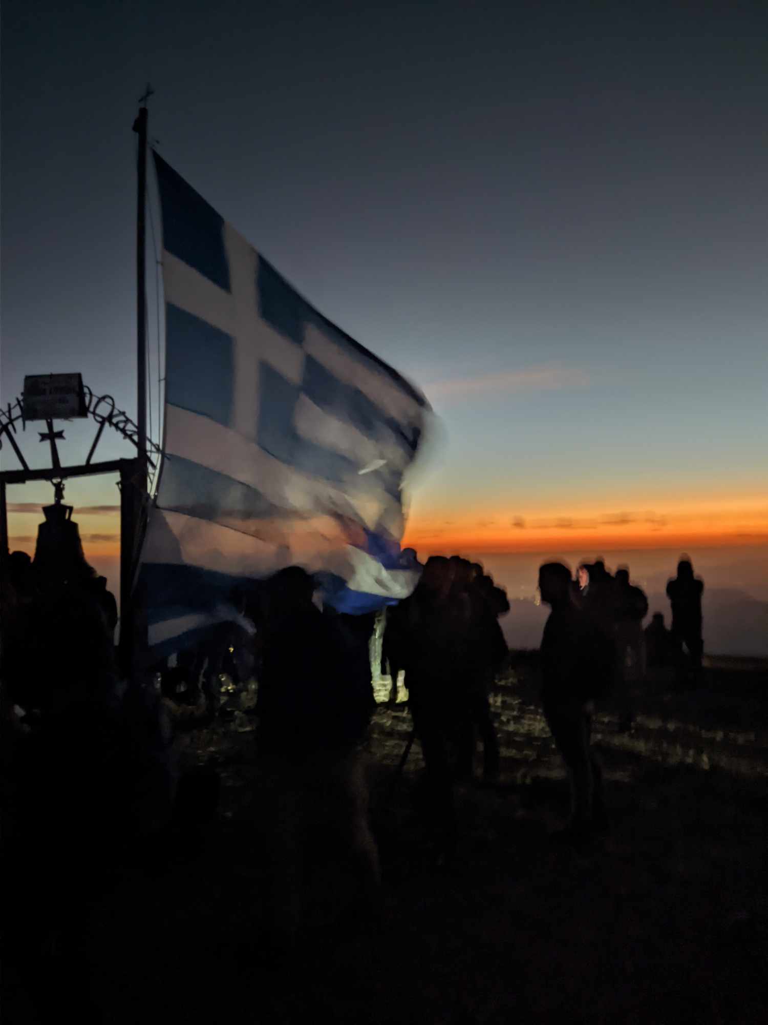 Σημαία στο εκκλησάκι του Τίμιου Σταυρού