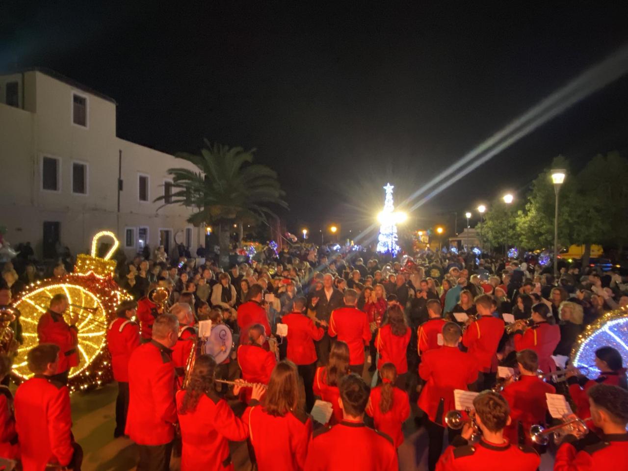 Φωταγωγήθηκε το Χριστουγεννιάτικο δέντρο στο Ρέθυμνο