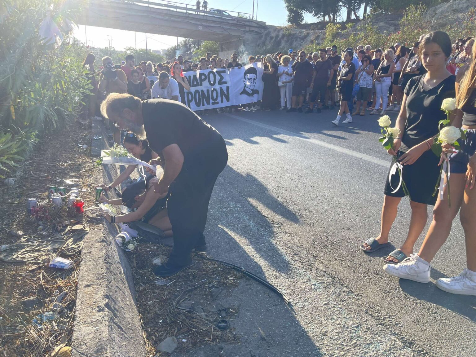 Λουλούδια στο σημείο της τραγωδίας