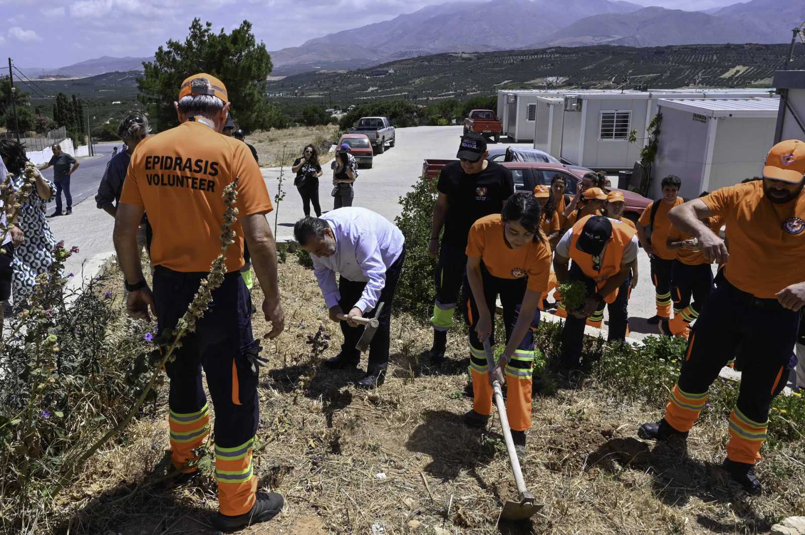 Με τη συμμετοχή εθελοντών από την Κύπρο η άσκηση πολιτικής προστασίας στο Αρκαλοχώρι 