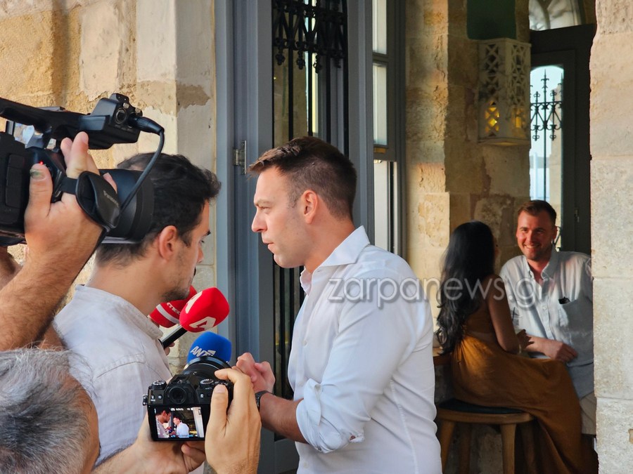 Γαμήλιο τραπέζι στο Ενετικό λιμάνι Χανίων για τον Κασσελάκη - Μάκμπεθ