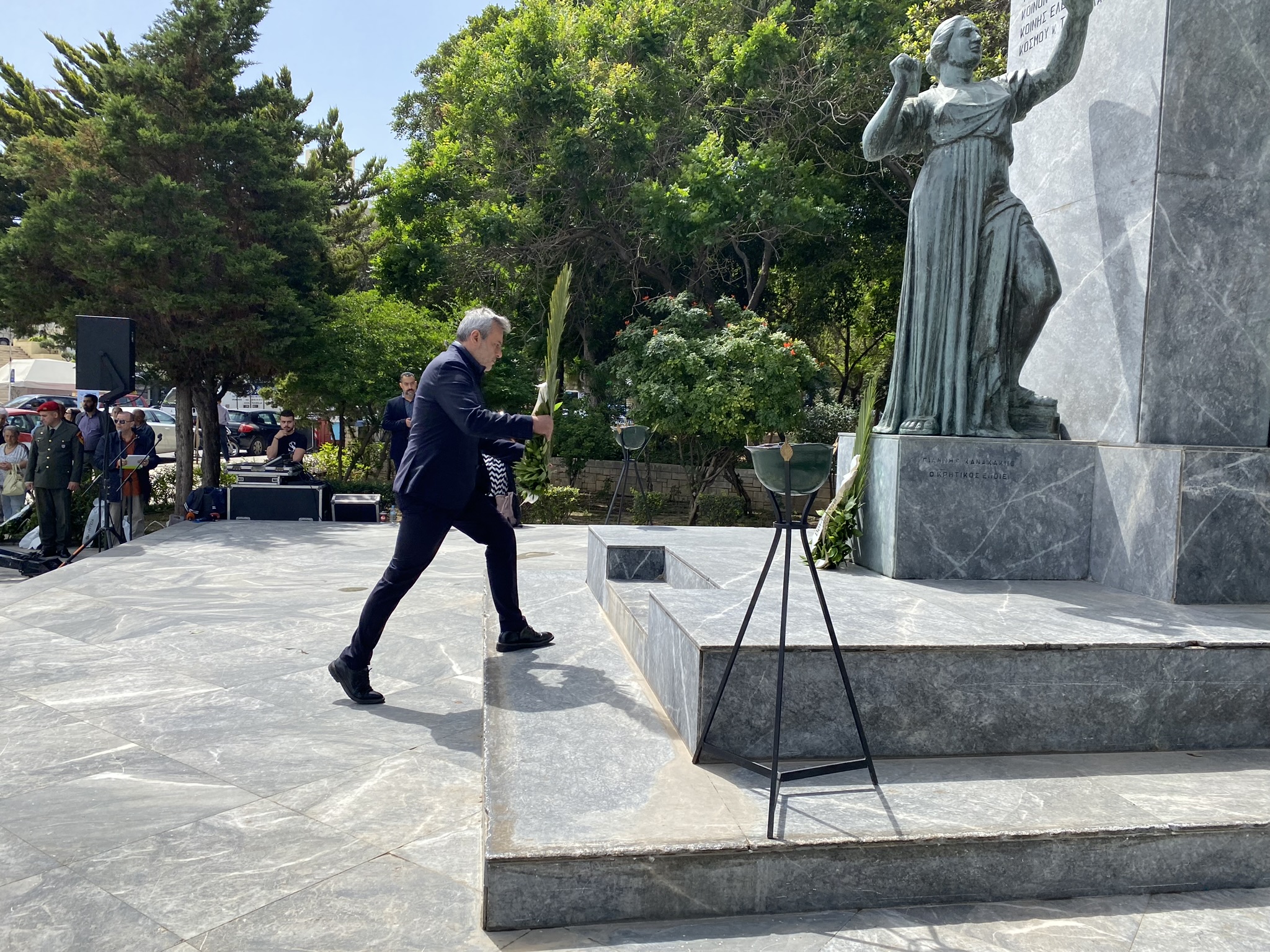 Στις εκδηλώσεις της επετείου των Εθνικών Αγώνων και της Αντίστασης κατά του ναζισμού και του φασισμού ο Χ. Μαμουλάκης 