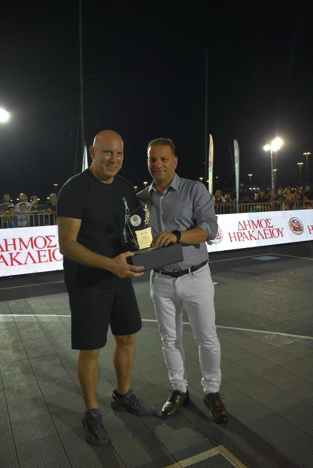 Ο Δήμος Ηρακλείου τίμησε τον κορυφαίο αθλητή του μπάσκετ Νίκο Γκάλη