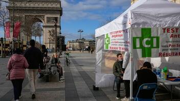 Γαλλία: Σε δέκα μέρες αναμένεται η κορύφωση του επιδημικού κύματος