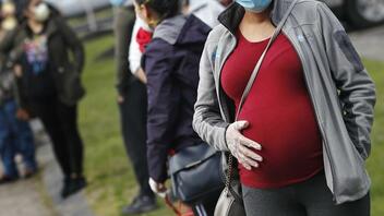 Προσποιείτο την έγκυο για να παίρνει πληρωμένες άδειες μητρότητας