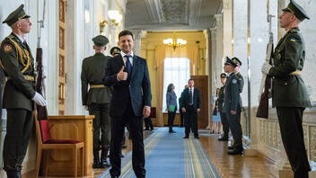 Ζελένσκι: Ο κωμικός ηθοποιός που έγινε πρόεδρος - Γιατί θέλουν να τον ρίξουν οι Ρώσοι;