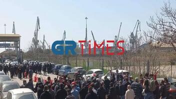 Έντεκα προσαγωγές από την ΕΛΑΣ για τα επεισόδια στο λιμάνι Θεσσαλονίκης