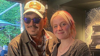 Ο Johnny Depp έδωσε πατρικές συμβουλές σε μια έγκυο fan του
