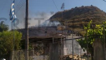 Υπό μερικό έλεγχο η φωτιά στο Κορακοβούνι - Δείτε βίντεο 
