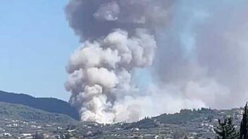 Μαίνεται η φωτιά στην Καλλιθέα Πάτρας - Εκκενώνονται δύο οικισμοί