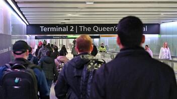 Όριο την καθημερινή εξυπηρέτηση 100.000 επιβατών βάζει το αεροδρόμιο Χίθροου