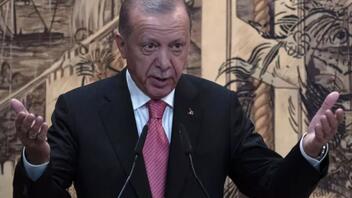 «Μπορεί να έρθουμε ξαφνικά ένα βράδυ», απειλεί ξανά ο Ερντογάν